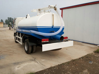 国四五方吸粪车与吸污车 现代环卫设备的应用与特点